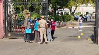 दिल्ली विधानसभा में सुरक्षा में बड़ी सेंध: बैरियर तोड़कर अंदर घुसी कार, ड्राइवर फरार, हाई अलर्ट पर पुलिस