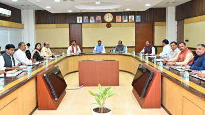 एक साथ कई बड़े फैसले: UCC पर कमेटी, महिलाओं को आधी स्टाम्प ड्यूटी, सैनिकों को छूट, साय कैबिनेट का बड़ा कदम