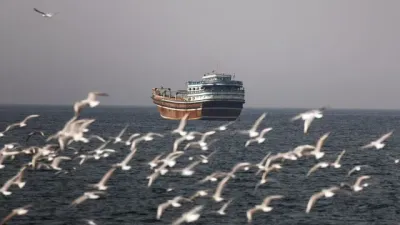 खाड़ी में फिर तनाव चरम पर: Hormuz Strait पर ईरान का यू-टर्न, अमेरिका पर समझौता तोड़ने का आरोप