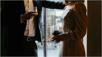 स्वीडन में हैवानियत की हद पार: पति ने पत्नी को 120 पुरुषों के साथ संबंध बनाने को किया मजबूर, पैसे के लिए चलाया घिनौना नेटवर्क