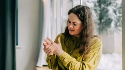 Arthritis Problem in Summer: गर्मी और डिहाइड्रेशन बढ़ा सकते हैं जोड़ों का दर्द, जानें कैसे रखें खुद का ख्याल