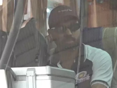 रायपुर में IPL का क्रेज चरम पर: नमकीन खाते दिखे रोहित शर्मा, हार्दिक पंड्या गायब, डिजिटल M-Ticket से होगी एंट्री