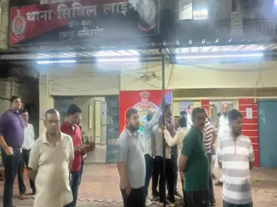 रायपुर में कानून के रखवालों पर हमला: शराब पीने से रोकने पर वकील को चाकुओं से गोदा, आधी रात थाने के बाहर फूटा गुस्सा