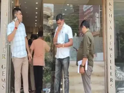 रायपुर में आधी रात लक्ष्य ज्वेलर्स में घुसे चोर, 1 करोड़ के सोने-चांदी के जेवर लेकर फरार