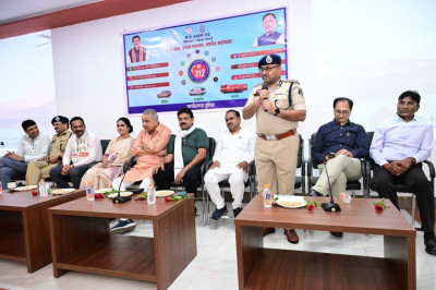बिलासपुर पुलिस को मिली नई ताकत: 24 हाई-टेक 'डायल-112' वाहन तैनात, लाइव सीसीटीवी से लैस; जनप्रतिनिधियों व अफसरों ने दिखाई हरी झंडी