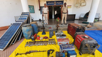बीजापुर में नक्सलियों के मंसूबों पर बड़ा प्रहार! पहाड़ियों के बीच मिला सीक्रेट बंकर, BGL लॉन्चर और विस्फोटक सामान बरामद