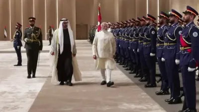 UAE दौरे पर पीएम मोदी का भव्य स्वागत: अबू धाबी में गार्ड ऑफ ऑनर, राष्ट्रपति शेख मोहम्मद बिन जायद से अहम मुलाकात