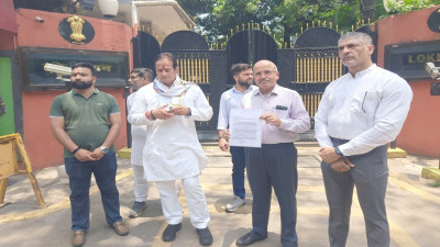 गरीबों की सेहत से खिलवाड़? सरकारी अस्पतालों में ‘खराब दवाओं’ की सप्लाई का आरोप, कांग्रेस ने राज्यपाल से की जांच की मांग