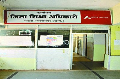स्कूल खुलने में बचे सिर्फ 6 दिन, किताबों का कोई अता-पता नहीं! बिलासपुर में शिक्षा विभाग के सामने 124 संकुलों तक पहुंचने का 'मिशन इम्पॉसिबल
