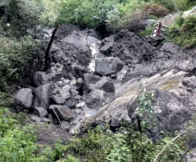 किन्नौर में बादल फटने से मची तबाही, काचरंग नाले में उफान से टूटीं सड़कें, बगीचों में घुसा मलबा
