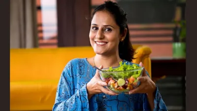 Monsoon Diet Tips: बारिश के मौसम में क्या खाएं और किन फूड्स से करें परहेज? जानिए हेल्दी रहने का सही तरीका