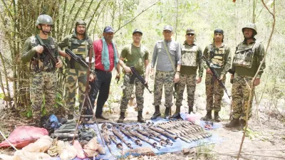 Narayanpur Naxal News: जंगल में मिला नक्सलियों का बड़ा हथियार डंप, बीजीएल लॉन्चर समेत भारी मात्रा में गोला-बारूद बरामद