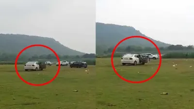 रील के लिए मौत से खेल! चलती कार से बाहर लटककर युवकों ने किया खतरनाक स्टंट, VIDEO देख दंग रह जाएंगे