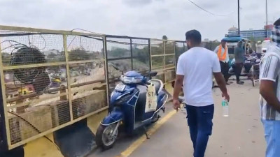 Raipur Breaking: आमानाका ओवरब्रिज पर तेज रफ्तार कार का कहर, आधा दर्जन वाहनों को मारी टक्कर; महिला चालक मौके से फरार