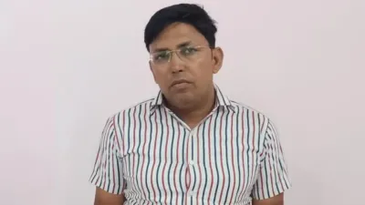 रिश्वतखोर डॉक्टर का चौंकाने वाला फर्जीवाड़ा! लोकायुक्त की कार्रवाई में खुला राज, तीन जिलों से एक साथ उठा रहा था वेतन