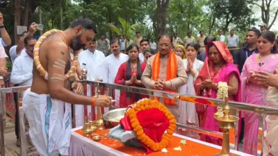 CM Vishnu Deo Sai Announcement: सावन से पहले भोरमदेव पहुंचे सीएम साय, भगवान भोलेनाथ का किया जलाभिषेक; कांवड़ियों पर हेलिकॉप्टर से होगी पुष्पवर्षा