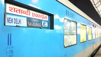 Railway Catering: शताब्दी एक्सप्रेस की कैटरिंग फिर विवादों में, यात्रियों को कथित तौर पर परोसी गई एक्सपायरी ब्रेड