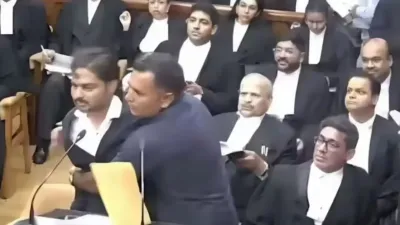 Supreme Court में हाई-वोल्टेज हंगामा! जजों से तीखी बहस, दस्तावेज फेंकने के आरोप में प्रबल प्रताप समेत दो छात्र गिरफ्तार