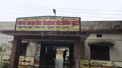 आदिवासी बच्चों की शिक्षा भगवान भरोसे? पोर्टा केबिन में SP की जगह लिख दिया अभिनेत्री का नाम, शिक्षा मंत्री भी निकले पुराने!