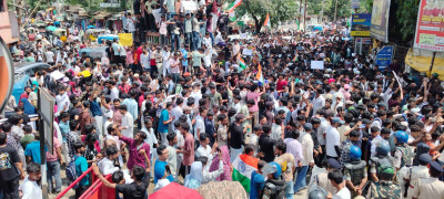 Darbhanga Protest: कटिहार के बाद दरभंगा में भी बवाल, छात्रों के प्रदर्शन में पथराव; नगर SP घायल, पुलिस ने किया लाठीचार्ज, छोड़े आंसू गैस के गोले