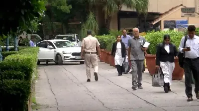 दिल्ली में बम धमकी से हड़कंप! हाईकोर्ट से एयरपोर्ट तक 5 ठिकानों को उड़ाने की धमकी, सुरक्षा एजेंसियां हाई अलर्ट पर