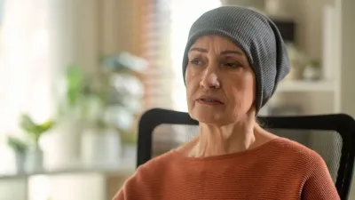 Cancer Treatment: कैंसर के इलाज के दौरान क्यों झड़ने लगते हैं बाल? जानें एक्सपर्ट की क्या है सलाह