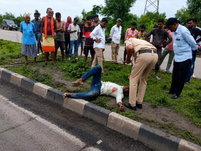 भूसे से भरे ट्रक ने बाइक को रौंदा, 25 मीटर तक घिसटती रही बुजुर्ग महिला, मौके पर दर्दनाक मौत