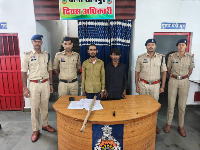 रतनपुर में आधी रात लूट, 3 नाबालिग समेत 5 गिरफ्तार, महामाया चौक पर डंडा दिखाकर युवक से लूटे रुपये, ऑटो और नकदी जब्त