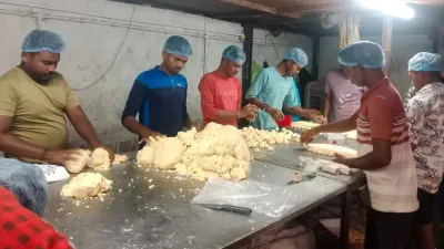 रक्षाबंधन से पहले धमतरी में मिठाइयों की जांच तेज, ‘बने खाबो, बने रहिबो 2.0’ अभियान शुरू; खोवा-बेसन मिठाई के सैंपल लैब भेजे