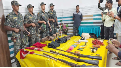 ओडिशा-छत्तीसगढ़ बॉर्डर पर माओवादियों के ठिकाने पर बड़ा एक्शन, जंगल से हथियार-विस्फोटकों का जखीरा बरामद