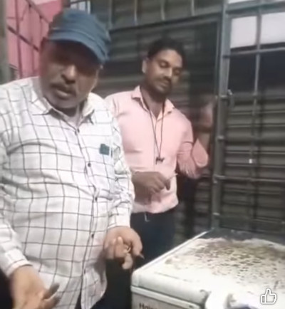 आबकारी के बड़े बाबू का शराब मांगने वाला वीडियो वायरल,दुकान बंद होने के बाद कर्मचारियों को धमकाने का आरोप
