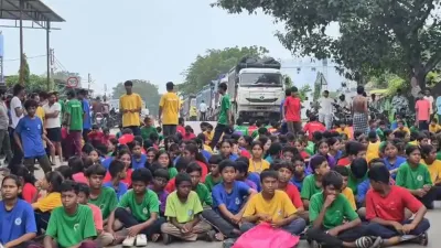 ‘पहले हमारी सुनो, फिर हटेंगे’… एकलव्य स्कूल में बढ़ता विवाद! महीने में तीसरी बार छात्रों का प्रदर्शन, कोरबा-कटघोरा मार्ग ठप