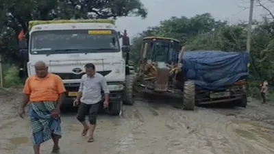 पेंड्रा में NH-45 का ‘बाईपास संकट’! एक ही बस दिन में दो बार फंसी, क्रेन से निकालना पड़ा; निर्माण की गुणवत्ता पर सवाल