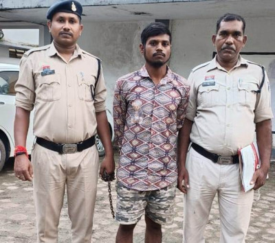 चाकू दिखाकर आईफोन लूटने वाला आरोपी गिरफ्तार, दूसरा साथी फरार, लूटा गया मोबाइल और वारदात में इस्तेमाल चाकू बरामद