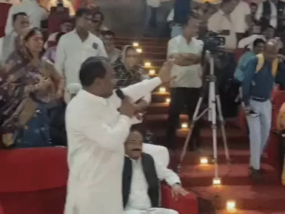 सामान्य सभा में घमासान, महिला पार्षदों ने एल्डरमैन पर गलत टिप्पणी करने का लगाया आरोप, स्मार्ट सिटी के कामों पर भी भिड़े भाजपा-कांग्रेस