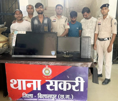 सूने मकान की छत से घुसे चोर, नकदी-चांदी के बर्तन, एसी समेत ₹42 हजार का माल पार, मुख्य आरोपी समेत 3 खरीदार गिरफ्तार