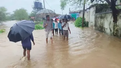 Kurud Flood: लगातार बारिश से कुरूद में बिगड़े हालात, नारी गांव से 40 लोगों को किया गया रेस्क्यू