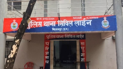 प्रेमी के खाते में पैसे डालने की जिद, 17 साल की किशोरी ने भाई को कमरे में किया कैद