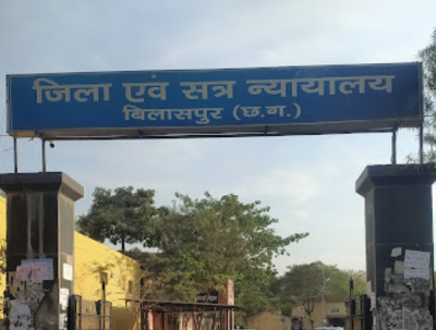 जिला कोर्ट में पुरानी रंजिश को लेकर शुरू हुआ दो वकीलों में विवाद, कॉलर पकड़कर की मारपीट, पुलिस ने दर्ज किया काउंटर केस