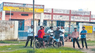 अधीक्षक गायब तो ठप हुई छात्रावास की व्यवस्था! न खाना मिला, न सुरक्षा का भरोसा… 40 में से 38 छात्राएं घर लौटने को मजबूर