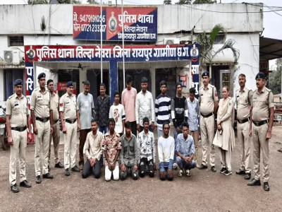CG News: IPS के बेटे से भिड़ना पड़ा भारी! 2 आरोपी गिरफ्तार, पुलिस ने हथकड़ी लगाकर निकाला जुलूस