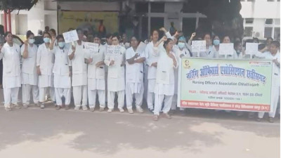 CG News: नर्सिंग कर्मचारियों का सरकार के खिलाफ मोर्चा, पदोन्नति वाले पदों पर संविदा नियुक्ति का विरोध; 15 हजार स्टाइपेंड की मांग