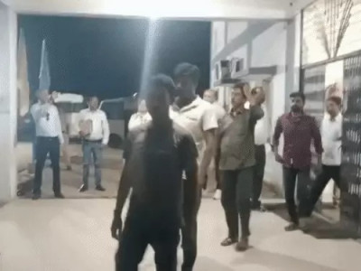 CG News: बांग्लादेशी होने के शक में पकड़े गए 23 लोगों में 18 निकले भारतीय, 15 दिन बाद डिटेंशन सेंटर से रिहाई