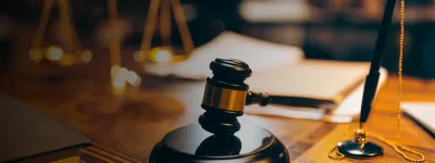 बिना बीमा वाली पुलिस की गाड़ी ने ली थी दो युवकों की जान: 43 लाख का मुआवजा नहीं चुकाने पर अब DGP और कोरबा SP कार्यालय की संपत्ति कुर्क करने के आदेश