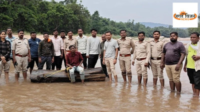 ‘पुष्पा’ स्टाइल में सागौन तस्करी का खेल! नदी के बहाव से ओडिशा भेज रहे थे बेशकीमती लकड़ी, 3 तस्कर गिरफ्तार; 3 फरार