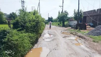 धमतरी में सड़क की बदहाली से ग्रामीण हलाकान, सोरिद-बागतराई मार्ग पर हर दिन हादसे का खतरा