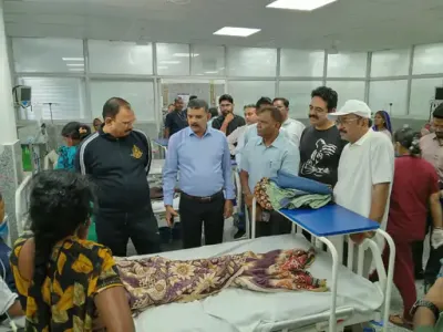 सुबह-सुबह सिम्स की बदहाल व्यवस्था देख भड़के स्वास्थ्य मंत्री, फर्श उखड़ी मिली तो तत्काल मरम्मत के दिए निर्देश