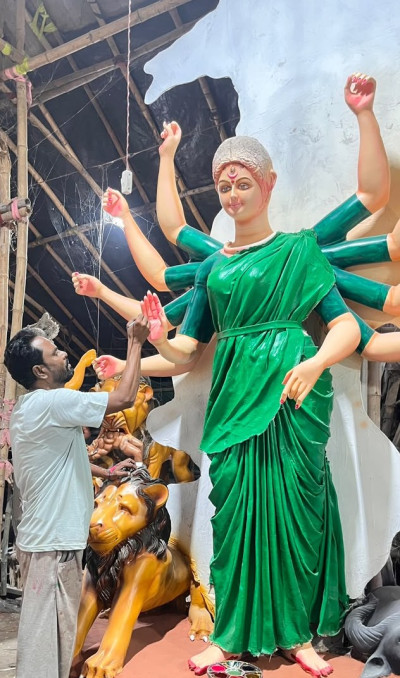 दस भुजाओं में हंसिया से लेकर धान की बाली तक, छत्तीसगढ़ी महतारी के रूप में विराजेंगी मां दुर्गा