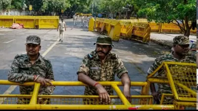 दिल्ली में SIR पर सियासी संग्राम तेज, जंतर-मंतर पहुंचे सौरभ भारद्वाज हिरासत में; 11 मेट्रो स्टेशनों पर एंट्री-एग्जिट बंद