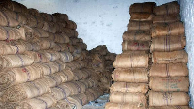 CG News: धान खरीदी से पहले बारदानों का संकट! राजनांदगांव में 96 समितियों के लिए जुटाए जाएंगे पुराने बोरे, किसानों की बढ़ सकती है परेशानी